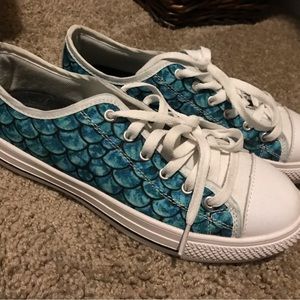 Women size 8 mermaid scale style shoes